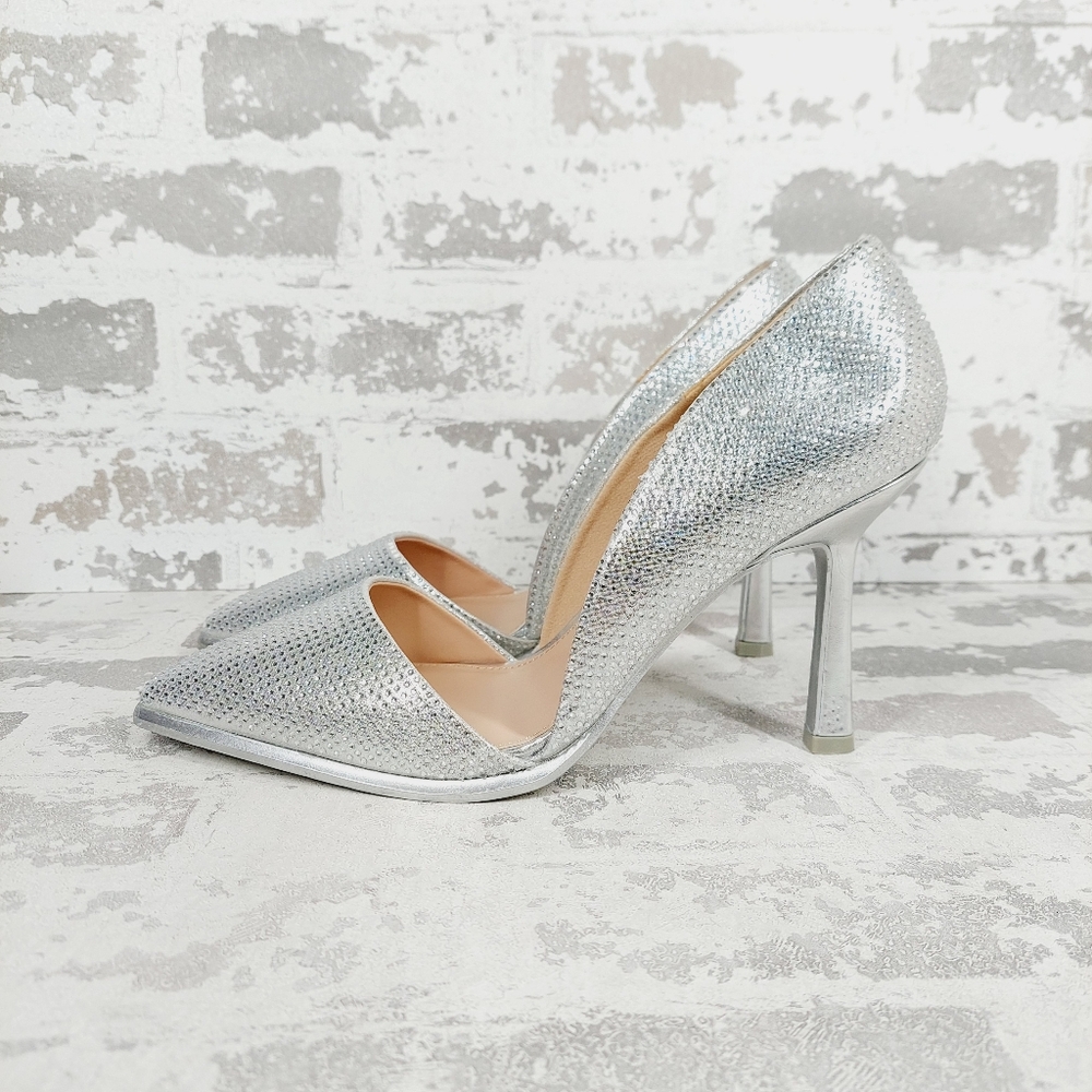 NEW Mia Ciana Silver Rhinestone Pointed Toe Pumps A812
